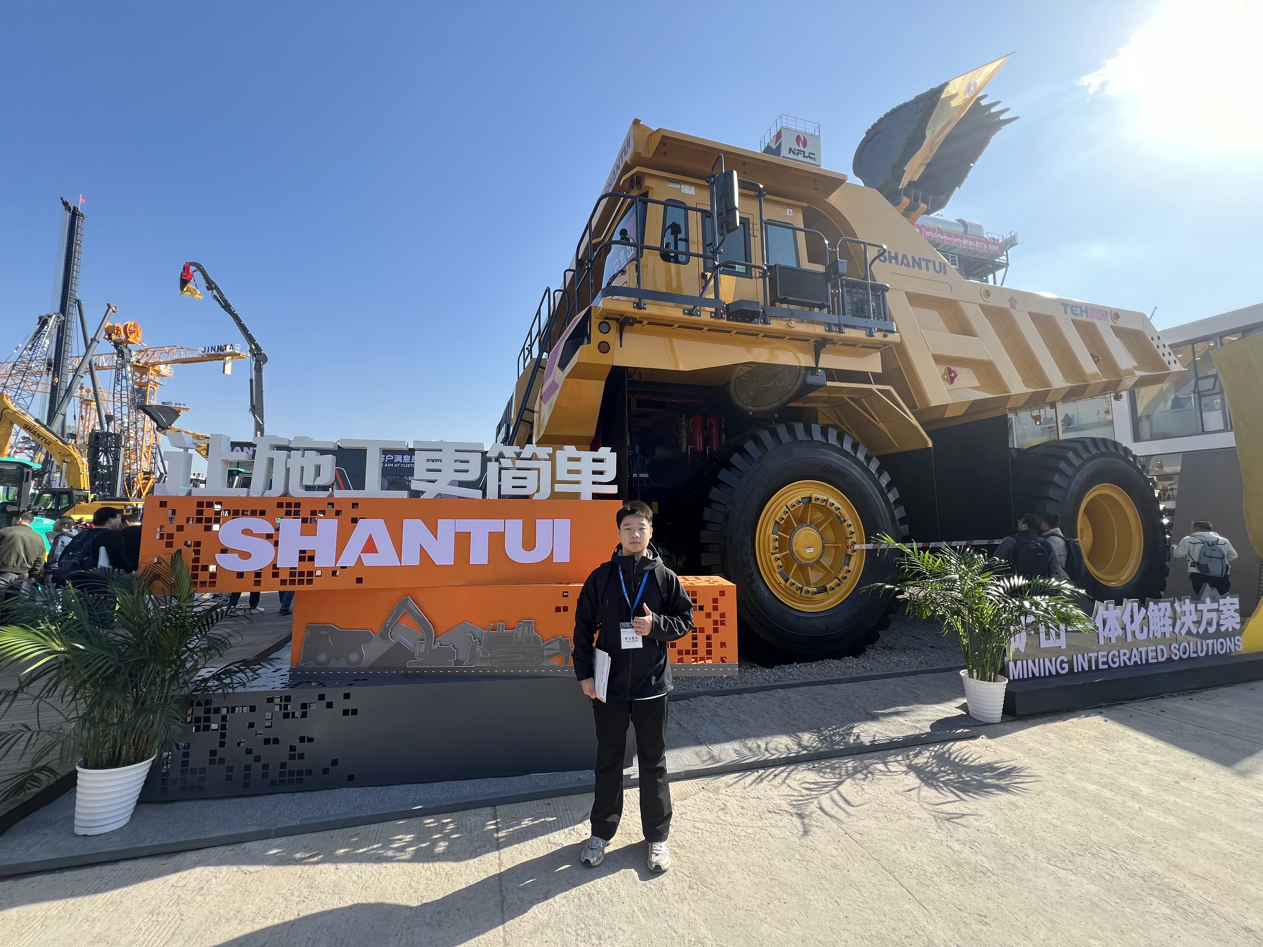 Bauma Exhibition မှာ ရှိခဲ့တယ်။