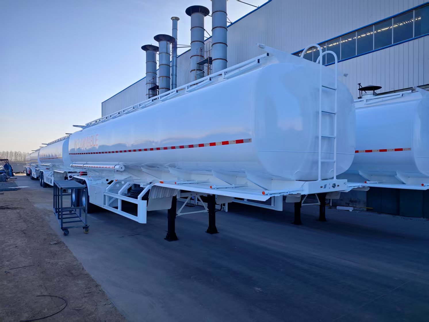 Derun Tanker Semi-Trailers သည်ကွန်ဂိုဒီမိုကရက်တစ်သမ္မတနိုင်ငံသို့တင်ပို့သည်