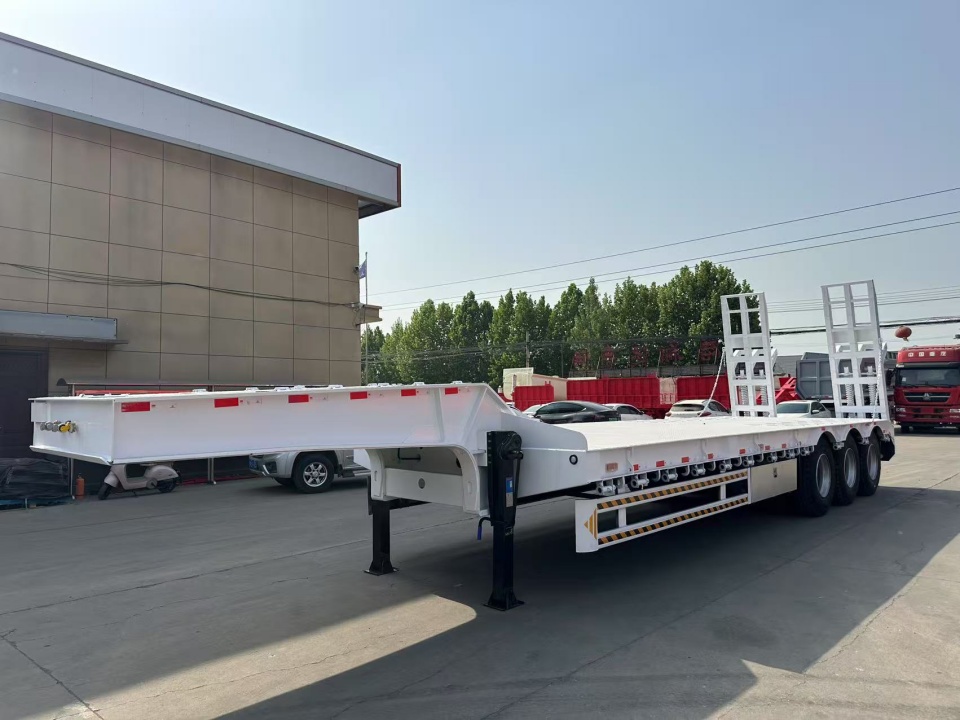 Derun Card သည် Senegal သို့ Lowbed Semi Trailers 5 ခုကိုအောင်မြင်စွာကယ်တင်နိုင်ခဲ့သည်