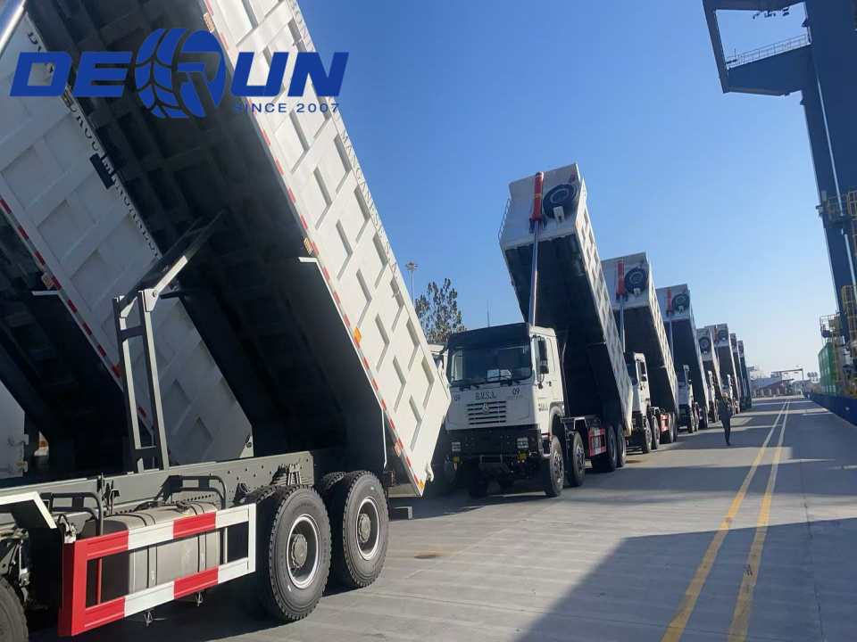 Sinotruk Howo 10 Dump ကုန်တင်ကားများသည်ဆိပ်ကမ်းသို့ရောက်ပြီးသွားရန်အဆင်သင့်ဖြစ်နေပြီ